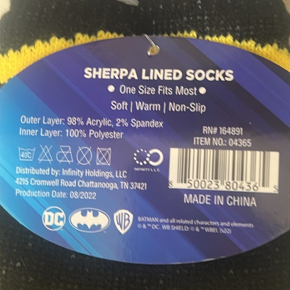 Batman Bundle -Hat, Slippers and Action Figure - Picture 8 of 11